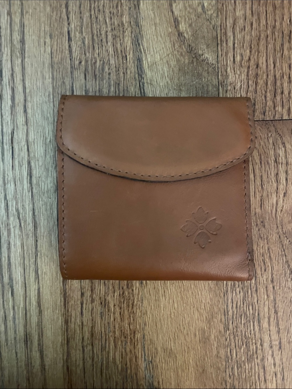 Patricia Nash Reiti Distressed Vintage Leather Bifold Wallet Color Biscuit/Brow